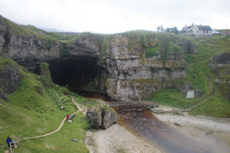 La belleza de la Cueva Smoo, maravilla en Escocia